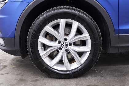 Продажа Volkswagen Tiguan II 2.0 AMT (220 л.с.) 2018 Синий в Автодом