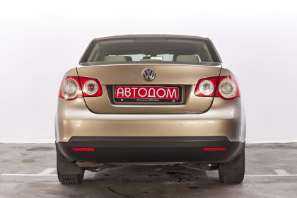 Продажа Volkswagen Jetta V 1.6 AT (102 л.с.) 2006 Желтый в Автодом