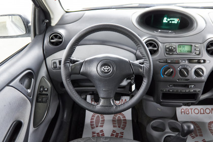 Продажа Toyota Yaris I 1.3 MT (86 л.с.) 2001 Серебристый в Автодом