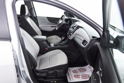 Продажа Chevrolet Equinox III Рестайлинг 1.5 AT (173 л.с.) 2022 Серебристый в Автодом