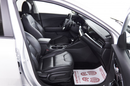 Продажа Kia Niro I Рестайлинг 1.6 AMT (105 л.с.) 2021 Серебристый в Автодом