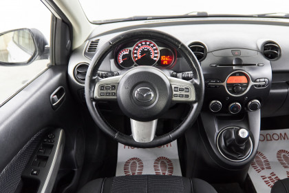 Продажа Mazda 2 II Рестайлинг (DE2) 1.5 MT (103 л.с.) 2010 Белый в Автодом