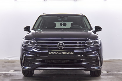 Продажа Volkswagen Tiguan II Рестайлинг 2.0 AT (184 л.с.) 2021 Черный в Автодом