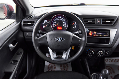 Продажа Kia Rio III 1.4 MT (107 л.с.) 2013 Красный в Автодом
