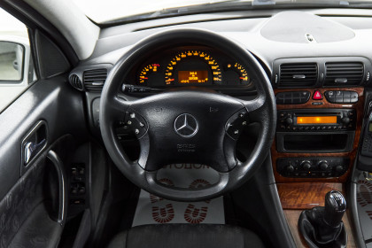 Продажа Mercedes-Benz C-Класс II (W203) 220 2.1 MT (143 л.с.) 2001 Серый в Автодом
