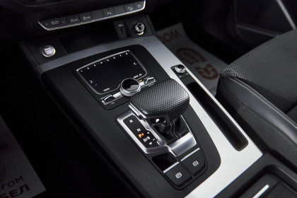 Продажа Audi Q5 II (FY) 2.0 AMT (190 л.с.) 2019 Серый в Автодом