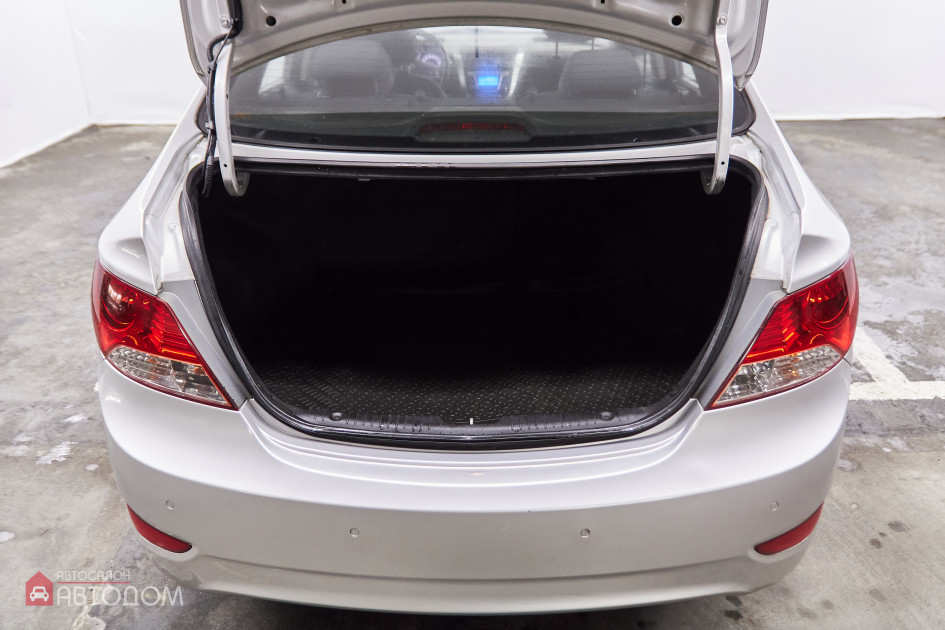 Продажа Hyundai Solaris I 1.6 AT (123 л.с.) 2012 Серебристый в Автодом
