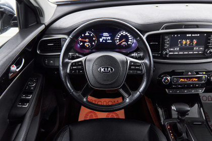 Продажа Kia Sorento III Prime Рестайлинг 8-speed 2.0 AT (186 л.с.) 2019 Серый в Автодом