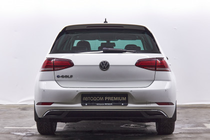 Продажа Volkswagen Golf VII Рестайлинг e-Golf 0.0 AT (136 л.с.) 2017 Белый в Автодом
