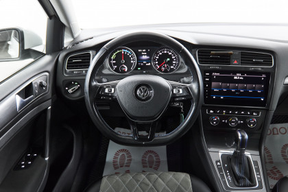 Продажа Volkswagen Golf VII Рестайлинг e-Golf 0.0 AT (136 л.с.) 2017 Белый в Автодом