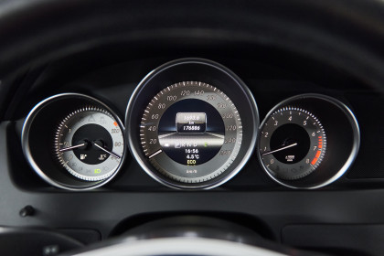 Продажа Mercedes-Benz C-Класс III (W204) Рестайлинг 180 1.6 AT (156 л.с.) 2012 Белый в Автодом
