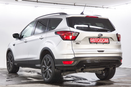 Продажа Ford Escape III Рестайлинг 1.5 AT (182 л.с.) 2018 Серебристый в Автодом