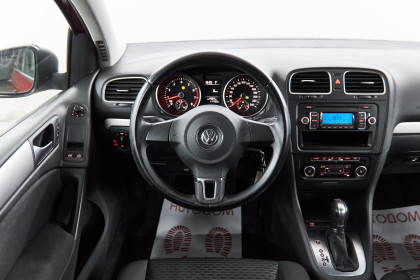 Продажа Volkswagen Golf VI 1.6 AMT (102 л.с.) 2011 Красный в Автодом