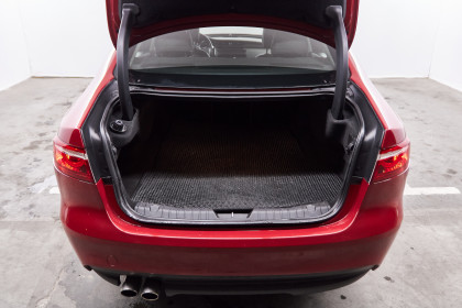Продажа Jaguar XF II 2.0 AT (180 л.с.) 2016 Красный в Автодом