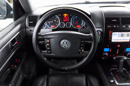 Продажа Volkswagen Touareg I 2.5 AT (174 л.с.) 2004 Серый в Автодом