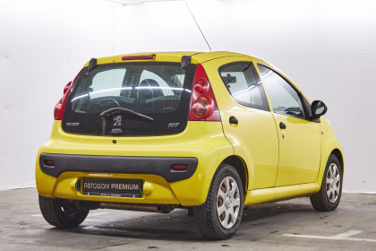 Продажа Peugeot 107 I Рестайлинг 1.0 MT (68 л.с.) 2010 Желтый в Автодом