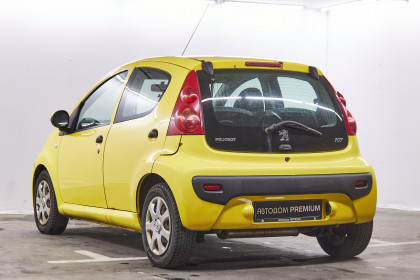 Продажа Peugeot 107 I Рестайлинг 1.0 MT (68 л.с.) 2010 Желтый в Автодом