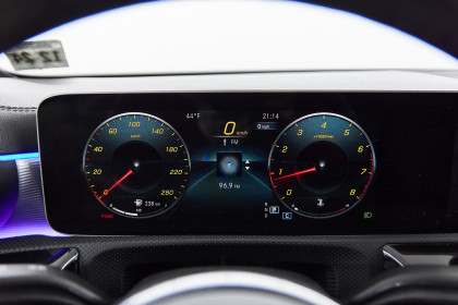 Продажа Mercedes-Benz CLA II (C118, X118) 250 2.0 AMT (224 л.с.) 2019 Белый в Автодом