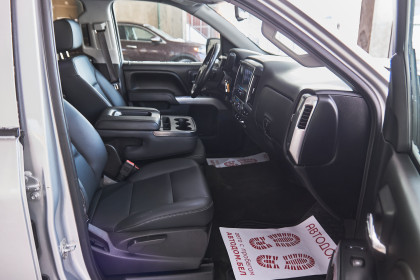 Продажа Chevrolet Silverado III (K2XX) Рестайлинг Crew Cab 6-speed 5.3 AT (355 л.с.) 2017 Серебристый в Автодом