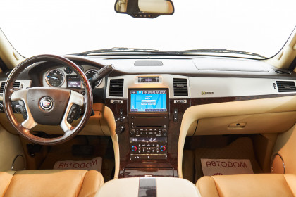 Продажа Cadillac Escalade III 6.0 AT (337 л.с.) 2009 Белый в Автодом