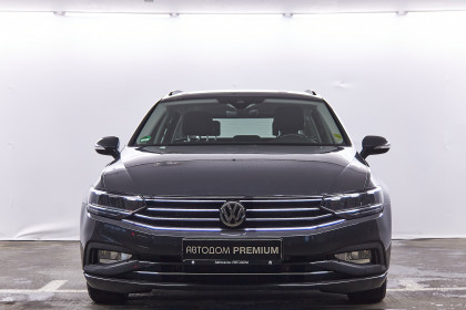 Продажа Volkswagen Passat B8 Рестайлинг 2.0 AMT (150 л.с.) 2020 Серый в Автодом