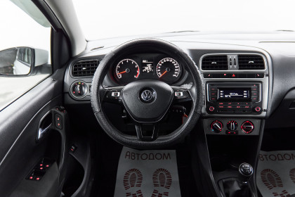 Продажа Volkswagen Polo V Рестайлинг 1.6 MT (110 л.с.) 2019 Белый в Автодом