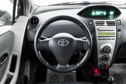 Продажа Toyota Yaris II 1.3 MT (87 л.с.) 2008 Серебристый в Автодом