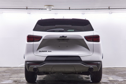 Продажа Chevrolet Blazer III Рестайлинг 2.0 AT (228 л.с.) 2022 Белый в Автодом