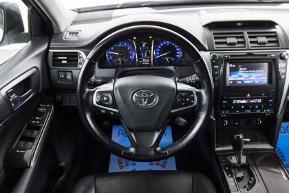 Продажа Toyota Camry VII (XV50) Рестайлинг 2.0 AT (150 л.с.) 2015 Белый в Автодом