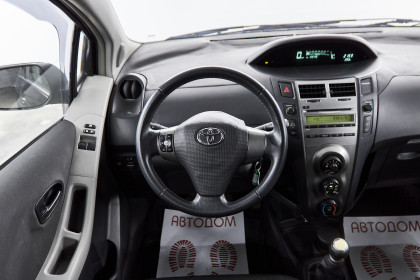 Продажа Toyota Yaris II 1.0 MT (69 л.с.) 2009 Черный в Автодом