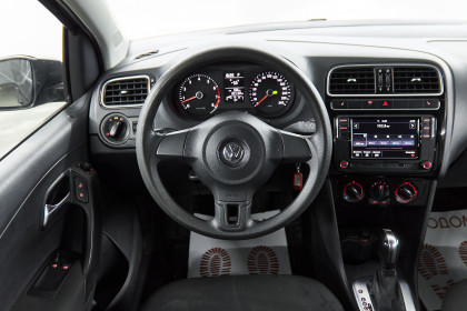 Продажа Volkswagen Polo V 1.4 AMT (85 л.с.) 2013 Черный в Автодом