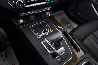 Продажа Audi Q5 II (FY) 2.0 AMT (249 л.с.) 2018 Серебристый в Автодом