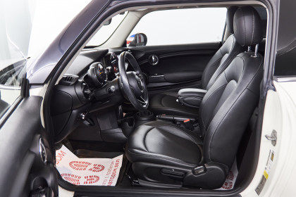 Продажа Mini Hatch III (F55/F56) Рестайлинг Cooper 1.5 AMT (136 л.с.) 2019 Белый в Автодом