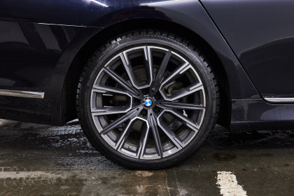 Продажа BMW 7 серии VI (G11/G12) Рестайлинг 730d 3.0 AT (265 л.с.) 2020 Черный в Автодом
