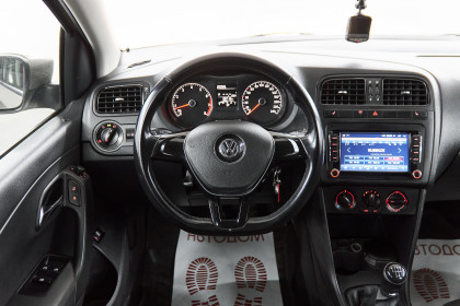 Продажа Volkswagen Polo V Рестайлинг 1.6 MT (110 л.с.) 2016 Белый в Автодом