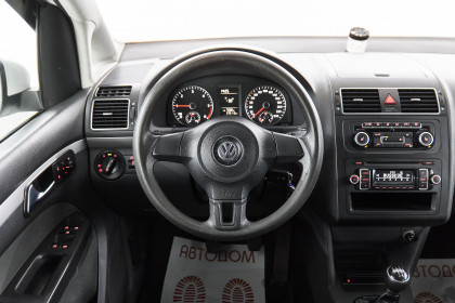Продажа Volkswagen Touran II 2.0 MT (110 л.с.) 2011 Белый в Автодом