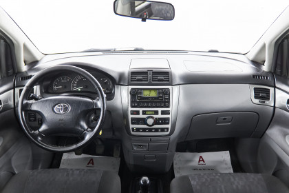 Продажа Toyota Avensis Verso I Рестайлинг 2.0 MT (116 л.с.) 2003 Серый в Автодом