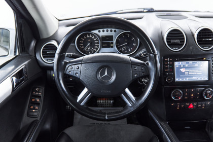 Продажа Mercedes-Benz M-Класс II (W164) 350 3.5 AT (272 л.с.) 2006 Серебристый в Автодом