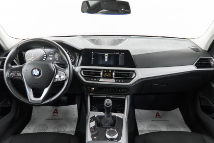 Продажа BMW 3 серии VII (G2x) 318d 2.0 MT (150 л.с.) 2020 Синий в Автодом