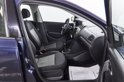 Продажа Volkswagen Polo V Рестайлинг 1.6 MT (105 л.с.) 2015 Серый в Автодом