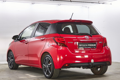 Продажа Toyota Yaris III Рестайлинг 1.3 MT (99 л.с.) 2015 Красный в Автодом