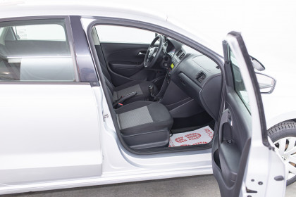 Продажа Volkswagen Polo V 1.6 MT (105 л.с.) 2013 Серебристый в Автодом