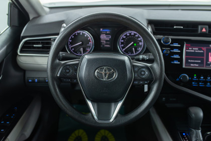Продажа Toyota Camry VIII (XV70) 2.5 AT (181 л.с.) 2018 Серебристый в Автодом