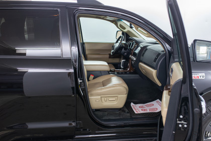 Продажа Toyota Sequoia II 5.7 AT (381 л.с.) 2011 Черный в Автодом