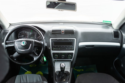 Продажа Skoda Octavia II (A5) Рестайлинг 1.6 MT (102 л.с.) 2010 Черный в Автодом