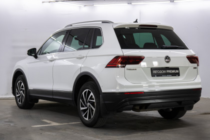 Продажа Volkswagen Tiguan II 2.0 AMT (150 л.с.) 2018 Белый в Автодом