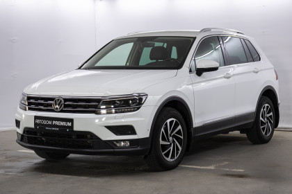 Продажа Volkswagen Tiguan II 2.0 AMT (150 л.с.) 2018 Белый в Автодом