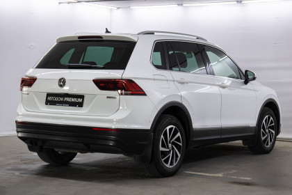 Продажа Volkswagen Tiguan II 2.0 AMT (150 л.с.) 2018 Белый в Автодом