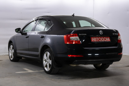 Продажа Skoda Octavia III (A7) 2.0 AMT (150 л.с.) 2015 Черный в Автодом