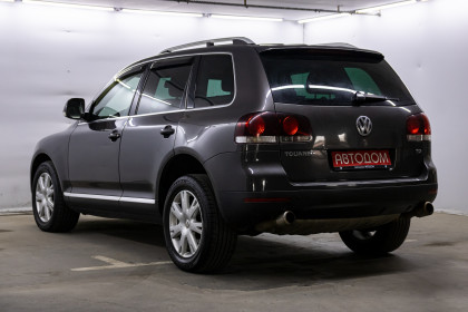 Продажа Volkswagen Touareg I Рестайлинг 2.5 AT (174 л.с.) 2009 Черный в Автодом